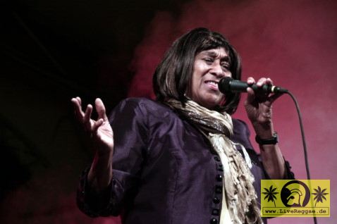 Doreen Shaffer (Jam) with Soulfood International 14. This Is Ska Festival - Wasserburg, Rosslau 19. Juni 2010 (8).JPG